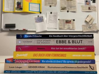 Bücher für FLINTA*-Space